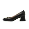 Sapatos Mary Jane Raso com Salto Alto Grosso Quadrado e Fivela de Metal para Mulheres com Decoração de Metal e Salto Grosso