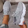 Venda Quente Casual 2026 Novo Estilo E-commerce Transfronteiriço Sapatos Brancos Confortáveis Cor Sólida Versátil Respirável Tendência Sapatos para Mãe