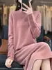 Vestido de Punto de Lana 100% Elegante, Holgado y Adelgazante para el Trabajo, con Cuello Alto Bordado y Botones, Nuevo para Otoño Temprano 2026