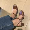 Sapatos femininos de couro salto grosso bico redondo fivela traseira oco sapatos coreanos vintage salto alto sandálias de bico coberto