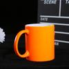 Caneca fluorescente colorida criativa revestida copo de cerâmica presente publicitário LOGO transferência térmica fluorescente Copa do cavalo