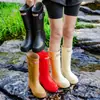 Moda Transfronteriza Botas de Lluvia Rojo Brillante para Mujer Navidad Año Nuevo Botas de Lluvia de Caña Alta Impermeables Antideslizantes Resistentes al Desgaste Botas de Agua Zapatos de Goma para Adulto