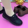 Sapatos slip-on populares de corte baixo para mulheres, novo modelo outono 2026, com sola macia, confortáveis, antiderrapantes, casuais e versáteis para mulheres