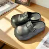 Novos Estilos de Sapatos Birkenstock, Tamancos Antiderrapantes de Verão para Mulheres, Uso ao Ar Livre, Meio Chinelo Fechado de Verão em EVA Macio Antiodor para Mulheres