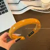 Diadema retro de alta calidad con dientes para otoño e invierno para mujer, diseñada para realzar la apariencia de la coronilla, nuevo estilo 2026, antideslizante, accesorio para el cabello versátil