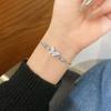Pulsera de acero de titanio estilo ins de Corea del Sur Mariposa de color para mujer de alto sentido pull-out rojo neto con la misma pulsera joyería al por mayor