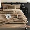 Juego de Cuatro Piezas Estilo Falda de Cama de Felpa de Conejo Engrosada Sábana de Leche Funda Nórdica Doble Cara Más Felpa Franela Coral Fleece Invierno