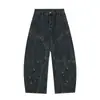 Jeans Masculino Estilo High Street Americano com Corte Curvo, Apresentando um Design de Tinta Spray e Manchas de Tinta, Calça Workwear Patchwork e Desconstruída