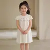 Venta de Liquidación, Sin Reposición: Vestido de Verano para Niñas con Flores Bordadas y Adorno de Encaje, Elegante Vestido de Algodón para Niñas