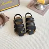 Sandálias Fechadas da Moda para Crianças 2026 Verão Novo Estilo Coreano Sandálias Birkenstock para Meninas Sapatos de Praia com Solado Macio para Meninos Modernos