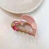 Colección de pinzas de garra con degradado de durazno estilo coreano, pinzas de tiburón con textura de mármol rosa suave, versátiles y elegantes para crear un look atmosférico.