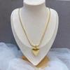 Collar con colgante de amor de alta calidad, de lujo, ligero, estilo japonés y coreano, venta al por mayor, nuevo collar de acero de titanio de verano para celebridades de Internet, accesorios estrictamente seleccionados para mujeres