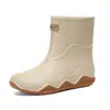 Botas de lluvia para hombre antideslizantes impermeables zapatos de moda para exteriores de caña alta botas de agua cálidas de caña corta zapatos de goma venta al por mayor transfronteriza hombres