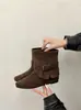 Botas de Cano Curto Quadradas Retrô Estilo Europeu e Americano Salto Grosso Femininas Aumento Oculto de Altura Outono 2026 Versáteis Emagrecedoras Botas Meio da Panturrilha Botas de Camurça Femininas