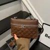 Nova bolsa carteiro versátil de cor sólida para mulheres, versátil com bordado, simples, única, estilosa e de alta qualidade