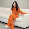 Conjunto de suéter color naranja calabaza y pantalones Traje holgado Estilista rejuvenecedor Estilo coreano relajado Conjunto de ootd Para usar a principios de primavera
