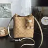2026 Nuevo Bolso Cubo de Moda de Alta Gama Versátil de Tendencia para Mujer, Popular Bolso de Hombro Cruzado Retro de Lujo Ligero de Alto Valor