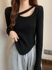 Camiseta de Fondo Tejida de Color Puro Irregular para Mujer Otoño 2025 Diseño Interior Nicho Chic Suéter Corto Clavícula