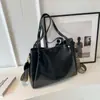 Bolsa Versátil de Grande Capacidade para Ombro para Mulheres 2025 Nova Moda Primavera e Verão Estilo Coreano Bolsa Tote Fashion Retrô Bolsa de Ombro