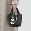 Bolso Cubo 2026 Modelo Nuevo Bolso de Mujer Moda Otoño e Invierno Bolso de Mano Versátil Bolso Cruzado de Hombro Versátil Estilo Cesta