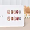 Uñas Postizas de Moda Otoño e Invierno con Bloques de Color y Textura Ojo de Gato, Estilo Corto Iluminador y Lujoso con un Toque de Alta Gama