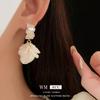 Brincos de Flor de Concha com 5 Pétalas Banhados a Ouro Real em Prata Agulha Super Delicados Estilo Fada Studs Versáteis Joias de Luxo Leve de Alta Qualidade