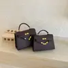 Bolso de mano de color liso transfronterizo tipo Kelly para mujer 2026 nuevo estilo moderno bolso cuadrado pequeño bolso versátil de un solo hombro cruzado comercio exterior
