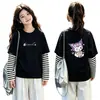 Camiseta de manga larga tipo dos piezas de imitación para niños, colección otoño 2026, para niñas, 100% algodón, cuello redondo, corte holgado, diseño lindo de caricatura, top básico