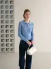 Moda estilo coreano: Blusa de tricô feminina azul de manga longa com gola polo para o início do outono, top elegante e que afina o corpo com decote V