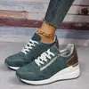 2022 Novo Comércio Exterior Tamanho 35-43 Moda Casual Sapatos Femininos Calçados Esportivos Calçados Femininos de Tamanho Grosso com Cadarço