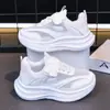 Zapatillas blancas para niños, zapatillas deportivas para niñas, malla transpirable, suela suave, nuevo modelo de verano, zapatillas ligeras para correr para niños mayores