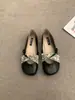Sapatos Baixos Flats Retro estilo Francês Bico Redondo Sapatilhas Femininas Novo Estilo 2024 Estilo Suave Francês Sapatinhos de Ervilha
