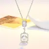 Colar de Pérolas da Moda para Mulheres, Corrente para Clavícula com Design de Nicho de Luxo Leve, Joia com Pingente de Diamante Quadrado de Luxo Leve, Atacado em Estoque