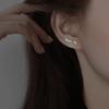 Pendientes lineales geométricos de moda europea y americana micro-incrustados con diamantes brillantes, con sentido del diseño, chapados en oro, con forma de onda S y hoja, viento frío