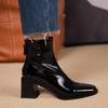 Botas Chelsea Curtas Botas de Couro Envernizado para Mulheres 2025 Nova Bico Quadrado Salto Grosso Botas de Cano Curto Visual Emagrecedor Botas de Salto Alto Curtas