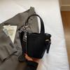 Bolso de Mano Clásico de Aspecto Elegante y Sencillo para Mujer 2025 Verano Nuevo Moda de Nicho Bolso Cruzado tipo Cubo Casual