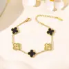 Pulseira de aço titânio banhada a vácuo 18k com design de nicho de trevo de quatro folhas e floral, pulseira de alta moda
