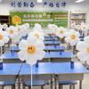 Cartão de mesa escolar cerimônia sentido layout da sala de aula mesa decoração com balões suporte segurando cartão classe do ensino fundamental jardim de infância