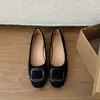 Elegantes zapatos planos de corte bajo para el día a día, mocasines de moda con suela blanda y aumento de altura interno, diseño versátil de hebilla cuadrada, primavera/verano 2026