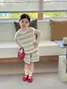 Ropa Infantil Estilo Coreano Otoño/Invierno 2026: Conjunto de Dos Piezas para Niña: Chaleco de Punto Floral Vintage y Shorts