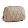 Nova Bolsa de Maquiagem Espessa de Grande Capacidade para Mulheres, Bolsa de Armazenamento de Cosméticos Fofa Acolchoada, Estilo Bolsão com Abertura Ampla, Atacado