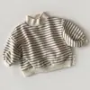 Sudadera de algodón a rayas gruesa de cuello alto medio para bebé y niño pequeño estilo coreano, top de forro polar unisex holgado de cuello alto, manga larga