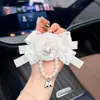 Llavero de Encaje Camelia Estilo Coreano Inspirado en Chanel con Cadena de Perlas y Lazo, Accesorio para Bolso, Colgante de Alta Gama para Mujeres