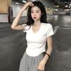 Playera Blanca para Mujer Cuello V Curva 2025 Verano Nueva Cintura Alta Nicho Corta Slim Versátil Ins Camisa Súper Caliente