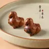 Accesorios de Caballo de la Fortuna de Madera de Azufaifo Golpeada por el Rayo, Colgante de Caballo Tang Estilo Chino, Adornos Tallados de Diseño Personalizado Versátiles a la Moda