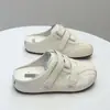 Meias Pantufas Fechadas com Solado Grosso para Mulheres, Uso Externo, Moda Retro Verão 2026 Estilo Birkenstock Slip-On Esportivo Casual Sapatos Brancos