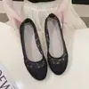 Grulla Blanca Verano Hueco Suela de Goma Transpirable Zapatos de Tela del Viejo Pekín Mujer Transpirables Encaje Malla Superficie Zapatos Fondo Plano Boca Poco Profunda Individual