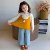 Conjunto de três peças para meninas para o início do outono 2026 novo estiloso infantil colete de pato roupa jeans primavera e outono