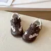 Nuevos Zapatos de Entrenamiento Alemanes de Suela Fina Estilo Coreano Floral Otoño 2026 para Niñas, Tenis Retro de Velcro, Zapatos Casuales