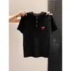 Camiseta Curta de Tricô de Manga Curta para Mulheres 2026 Primavera Novo Estilo Doce e Elegante Bordado de Dachshund Modelagem Justa Top